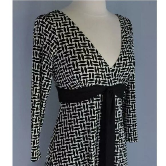 Maggy London Dresses & Skirts - Maggy London Women's 3/4 Sleeve Empire Waist Sheath Midi Dress - Size 10